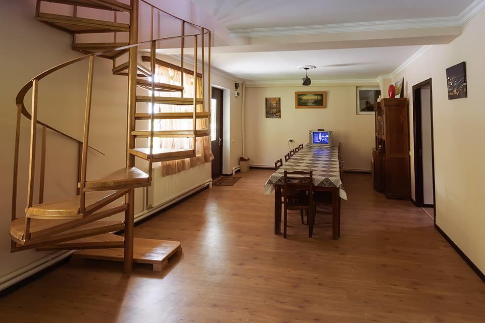 Hotel Nini Kazbegi Exteriör bild
