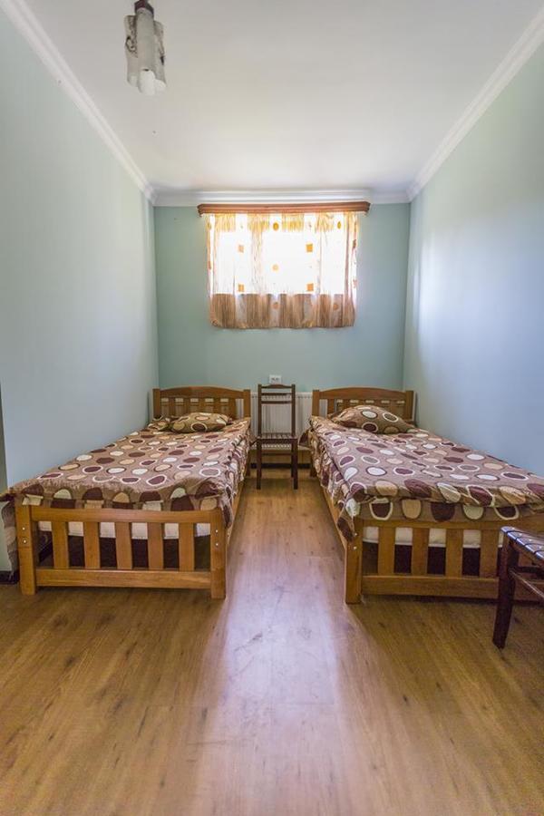 Hotel Nini Kazbegi Exteriör bild