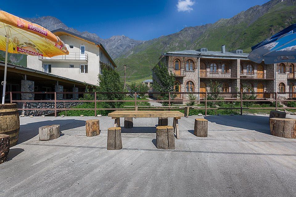 Hotel Nini Kazbegi Exteriör bild